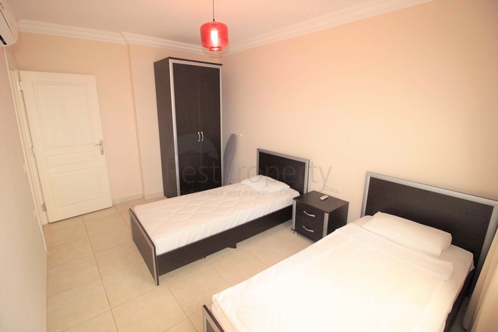 شقة مفروشة للبيع - قريبة من البحر ومن المركز - الانيا 