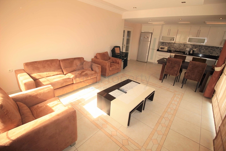 شقة مفروشة للبيع - قريبة من البحر ومن المركز - الانيا 