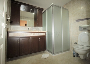 شقة مفروشة للبيع - قريبة من البحر ومن المركز - الانيا 