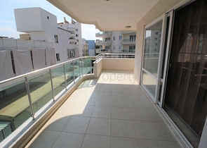 شقة مفروشة للبيع - قريبة من البحر ومن المركز - الانيا 