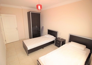 شقة مفروشة للبيع - قريبة من البحر ومن المركز - الانيا 