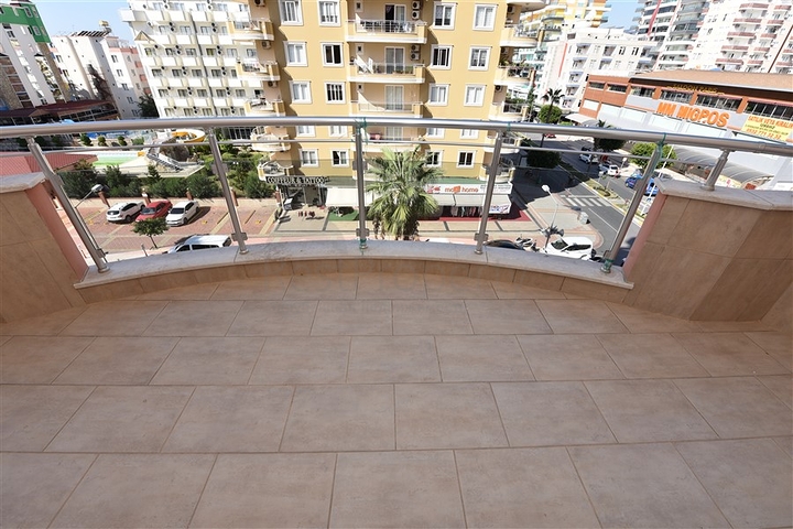 اطلالة بحر مباشرة - شقة مفروشة بتصميم غرفتين وصالة للبيع في الانيا 