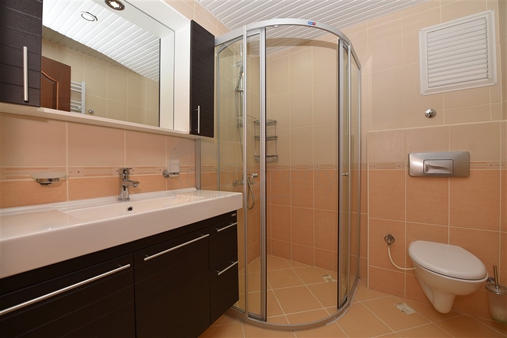 اطلالة بحر مباشرة - شقة مفروشة بتصميم غرفتين وصالة للبيع في الانيا 