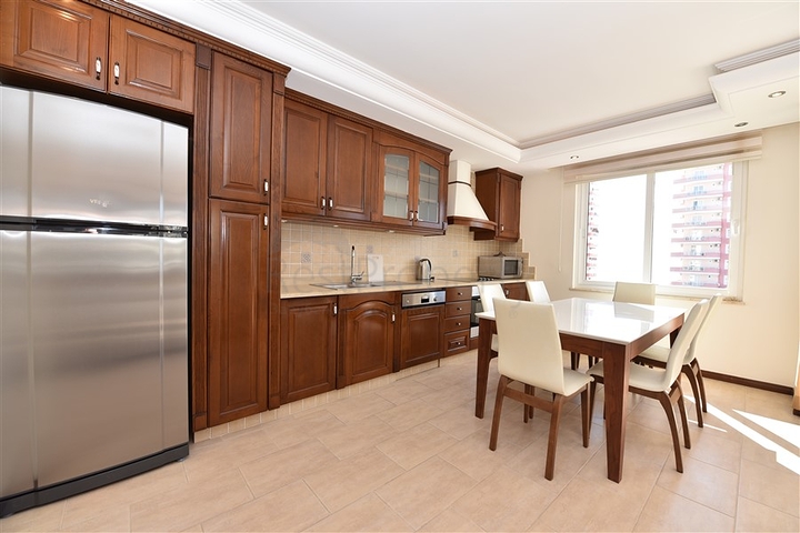 اطلالة بحر مباشرة - شقة مفروشة بتصميم غرفتين وصالة للبيع في الانيا 