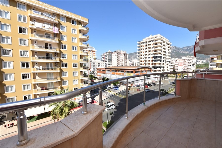 اطلالة بحر مباشرة - شقة مفروشة بتصميم غرفتين وصالة للبيع في الانيا 