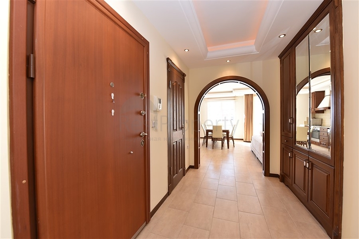 اطلالة بحر مباشرة - شقة مفروشة بتصميم غرفتين وصالة للبيع في الانيا 