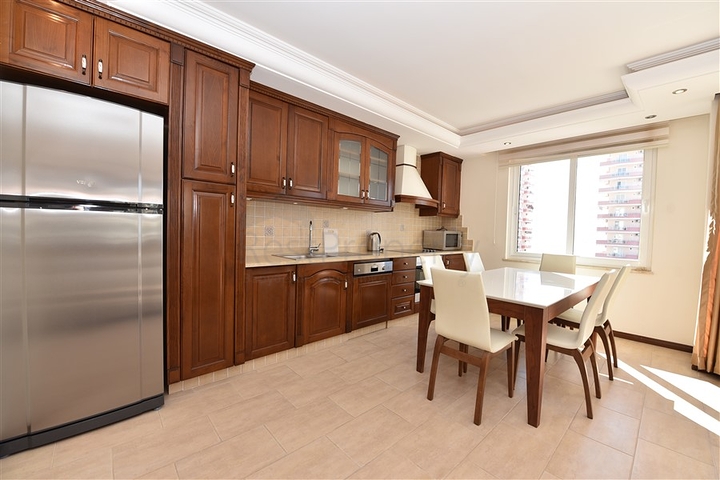 اطلالة بحر مباشرة - شقة مفروشة بتصميم غرفتين وصالة للبيع في الانيا 