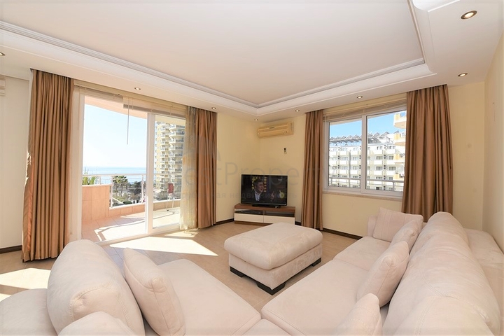 اطلالة بحر مباشرة - شقة مفروشة بتصميم غرفتين وصالة للبيع في الانيا 