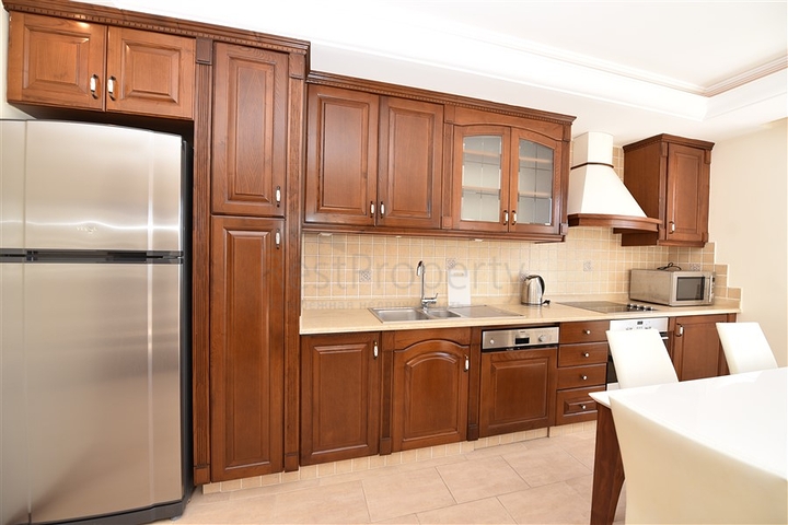 اطلالة بحر مباشرة - شقة مفروشة بتصميم غرفتين وصالة للبيع في الانيا 