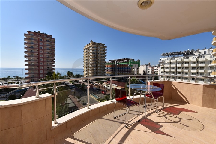 اطلالة بحر مباشرة - شقة مفروشة بتصميم غرفتين وصالة للبيع في الانيا 