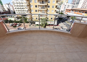 اطلالة بحر مباشرة - شقة مفروشة بتصميم غرفتين وصالة للبيع في الانيا 