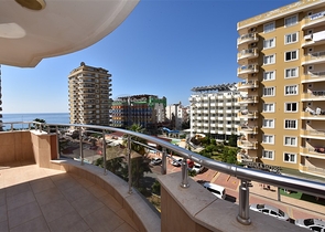 اطلالة بحر مباشرة - شقة مفروشة بتصميم غرفتين وصالة للبيع في الانيا 