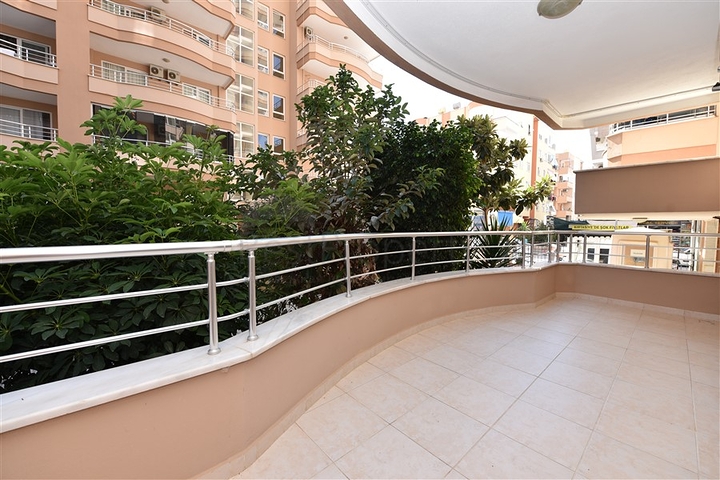 شقة عائلية مفروشة ضمن مجمع سكني في الانيا 