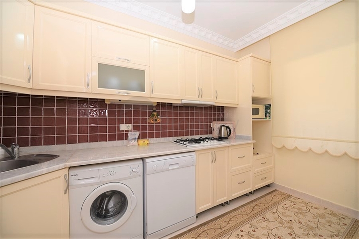 شقة عائلية مفروشة ضمن مجمع سكني في الانيا 