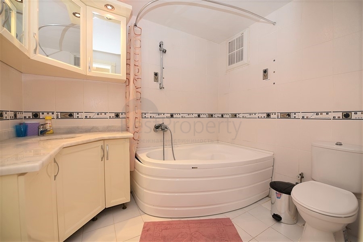 شقة عائلية مفروشة ضمن مجمع سكني في الانيا 