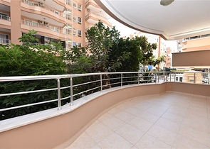 شقة عائلية مفروشة ضمن مجمع سكني في الانيا 