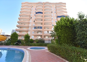 شقة عائلية مفروشة ضمن مجمع سكني في الانيا 