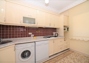 شقة عائلية مفروشة ضمن مجمع سكني في الانيا 