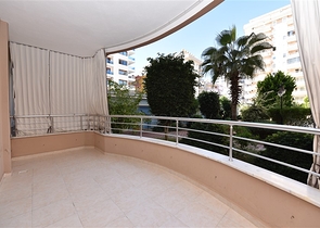 شقة عائلية مفروشة ضمن مجمع سكني في الانيا 