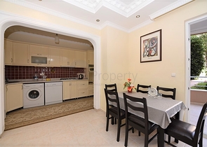 شقة عائلية مفروشة ضمن مجمع سكني في الانيا 