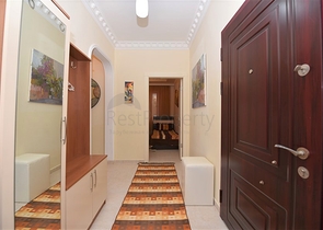 شقة عائلية مفروشة ضمن مجمع سكني في الانيا 