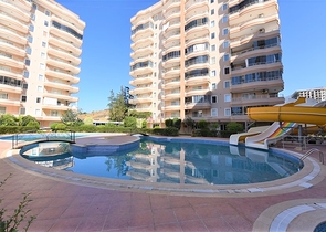 شقة عائلية مفروشة ضمن مجمع سكني في الانيا 