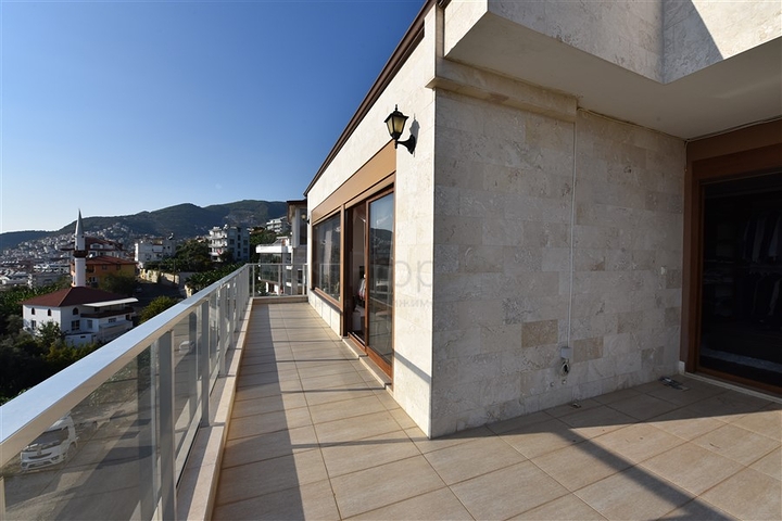 دوبلكس فاخرة مع اطلالة بحر وقلعة - مركز الانيا