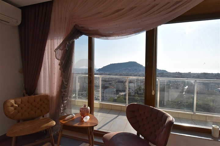 دوبلكس فاخرة مع اطلالة بحر وقلعة - مركز الانيا