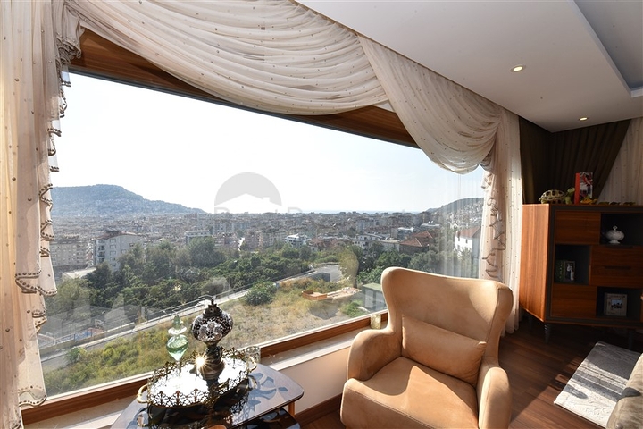 دوبلكس فاخرة مع اطلالة بحر وقلعة - مركز الانيا