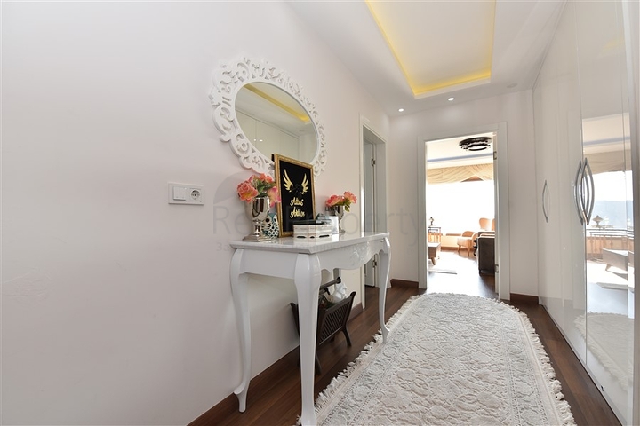 دوبلكس فاخرة مع اطلالة بحر وقلعة - مركز الانيا