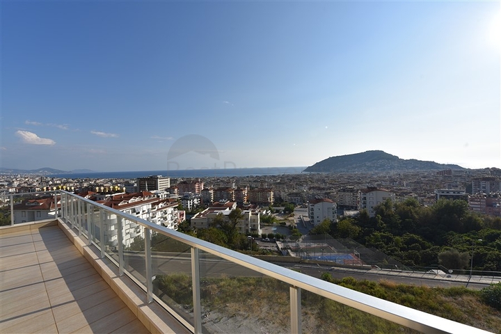 دوبلكس فاخرة مع اطلالة بحر وقلعة - مركز الانيا