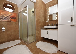 دوبلكس فاخرة مع اطلالة بحر وقلعة - مركز الانيا