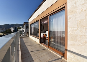 دوبلكس فاخرة مع اطلالة بحر وقلعة - مركز الانيا