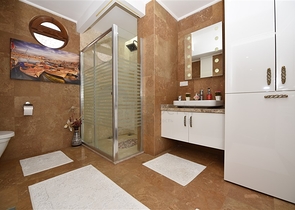 دوبلكس فاخرة مع اطلالة بحر وقلعة - مركز الانيا