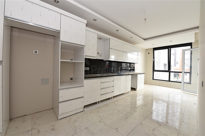 شقة عائلية - ثلاث غرف وصالة ومطبخ منفصل -ضمن مجمع سكني في مهموتلار / الانيا 