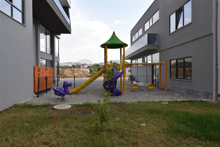 شقة عائلية - ثلاث غرف وصالة ومطبخ منفصل -ضمن مجمع سكني في مهموتلار / الانيا 