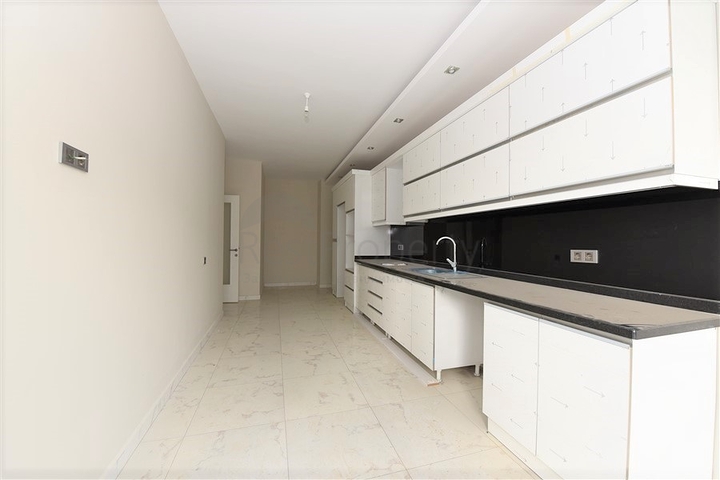 شقة عائلية - ثلاث غرف وصالة ومطبخ منفصل -ضمن مجمع سكني في مهموتلار / الانيا 