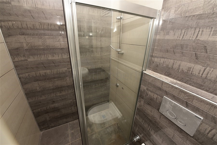 شقة عائلية - ثلاث غرف وصالة ومطبخ منفصل -ضمن مجمع سكني في مهموتلار / الانيا 