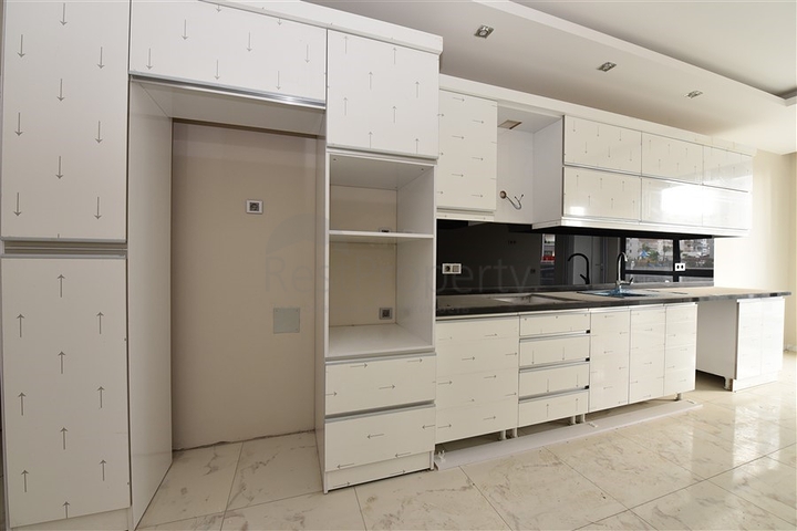 شقة عائلية - ثلاث غرف وصالة ومطبخ منفصل -ضمن مجمع سكني في مهموتلار / الانيا 