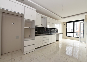 شقة عائلية - ثلاث غرف وصالة ومطبخ منفصل -ضمن مجمع سكني في مهموتلار / الانيا 