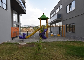 شقة عائلية - ثلاث غرف وصالة ومطبخ منفصل -ضمن مجمع سكني في مهموتلار / الانيا 