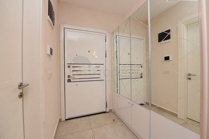 دوبلكس فاخرة ضمن مجمع خمس نجوم في اوبا / الانيا 