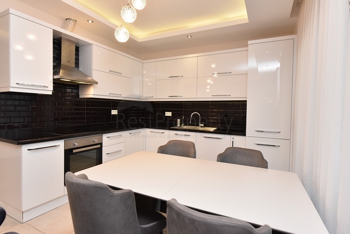 دوبلكس فاخرة ضمن مجمع خمس نجوم في اوبا / الانيا 