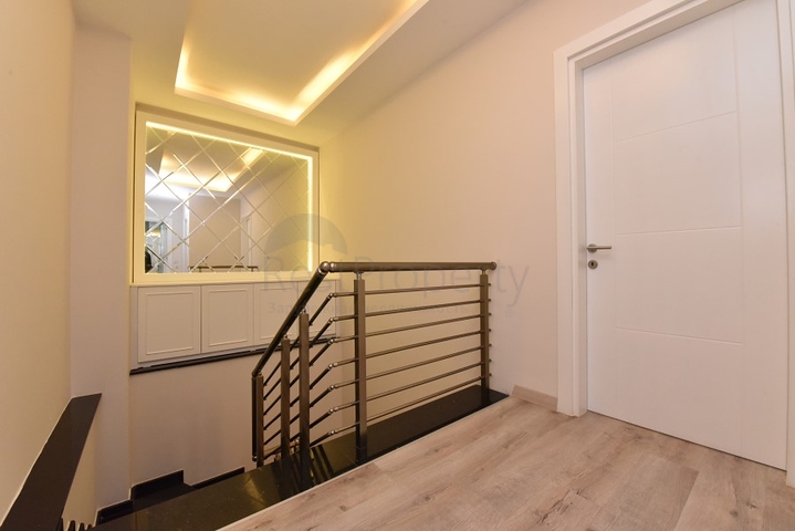 دوبلكس فاخرة ضمن مجمع خمس نجوم في اوبا / الانيا 