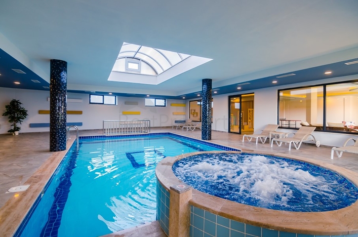 دوبلكس فاخرة ضمن مجمع خمس نجوم في اوبا / الانيا 