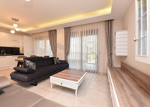 دوبلكس فاخرة ضمن مجمع خمس نجوم في اوبا / الانيا 