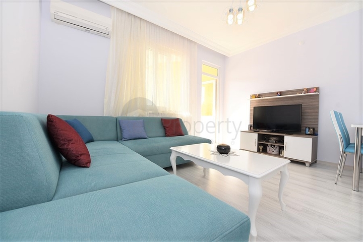 في مركز مدينة الانيا - شقة مفروشة بتصميم غرفة نوم وصالة للبيع من المالك 