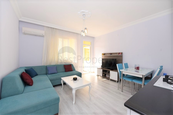 في مركز مدينة الانيا - شقة مفروشة بتصميم غرفة نوم وصالة للبيع من المالك 