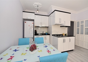 في مركز مدينة الانيا - شقة مفروشة بتصميم غرفة نوم وصالة للبيع من المالك 