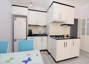 في مركز مدينة الانيا - شقة مفروشة بتصميم غرفة نوم وصالة للبيع من المالك 